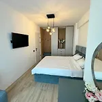 Apartment Black Cat - Infinity & Navodari